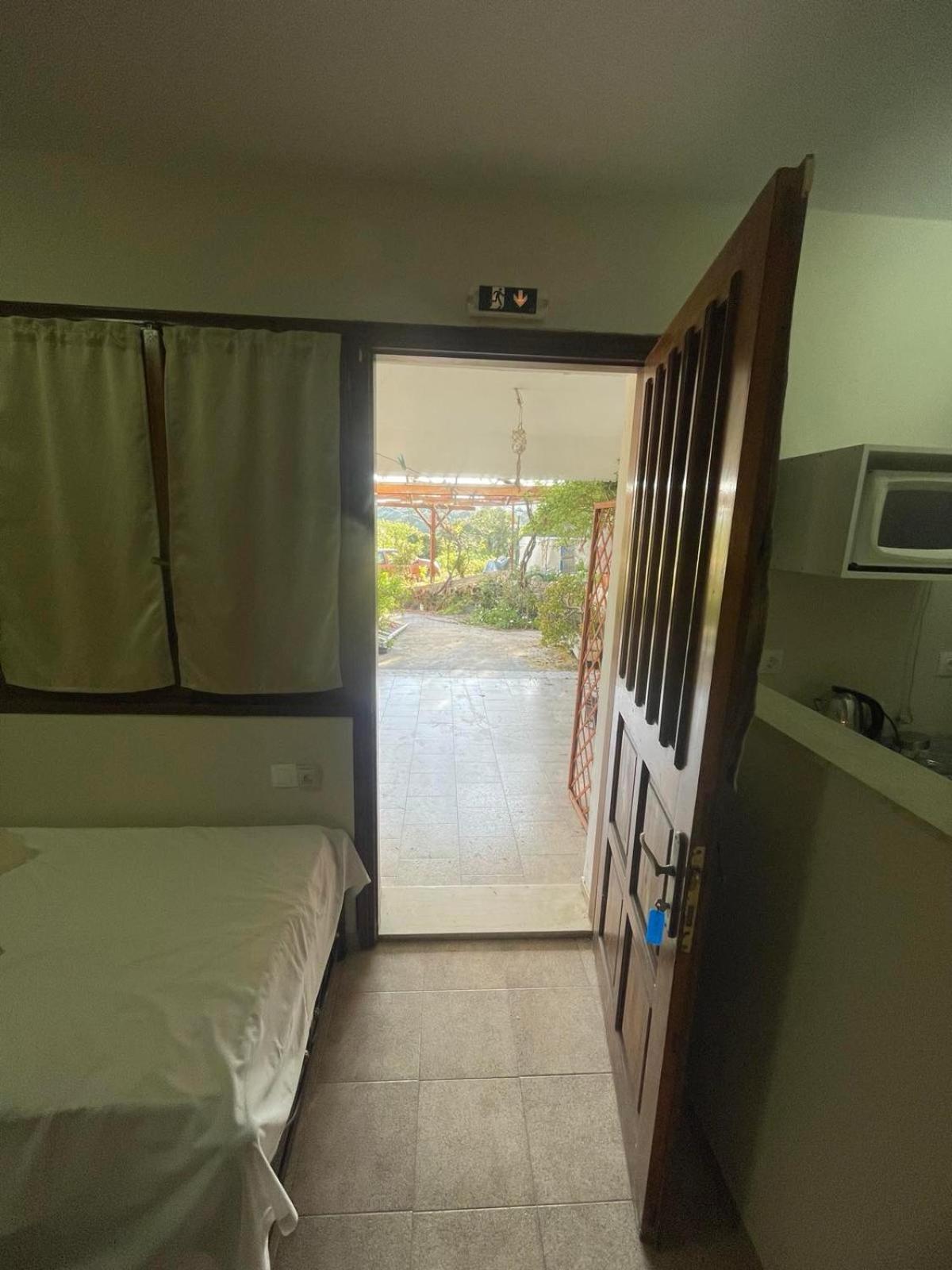 Vasilikos Apartments Paralia Agias Foteinis ภายนอก รูปภาพ