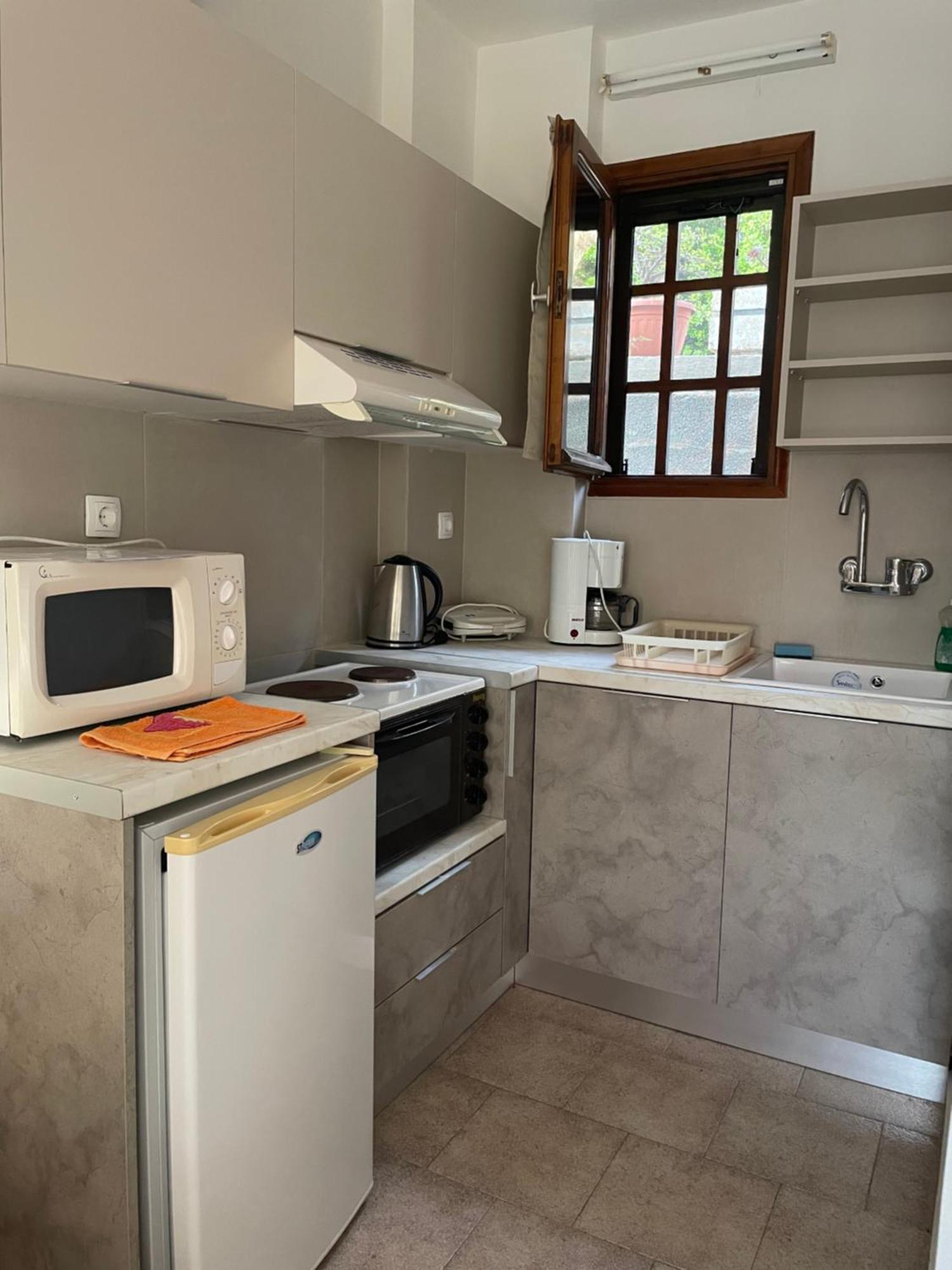 Vasilikos Apartments Paralia Agias Foteinis ภายนอก รูปภาพ